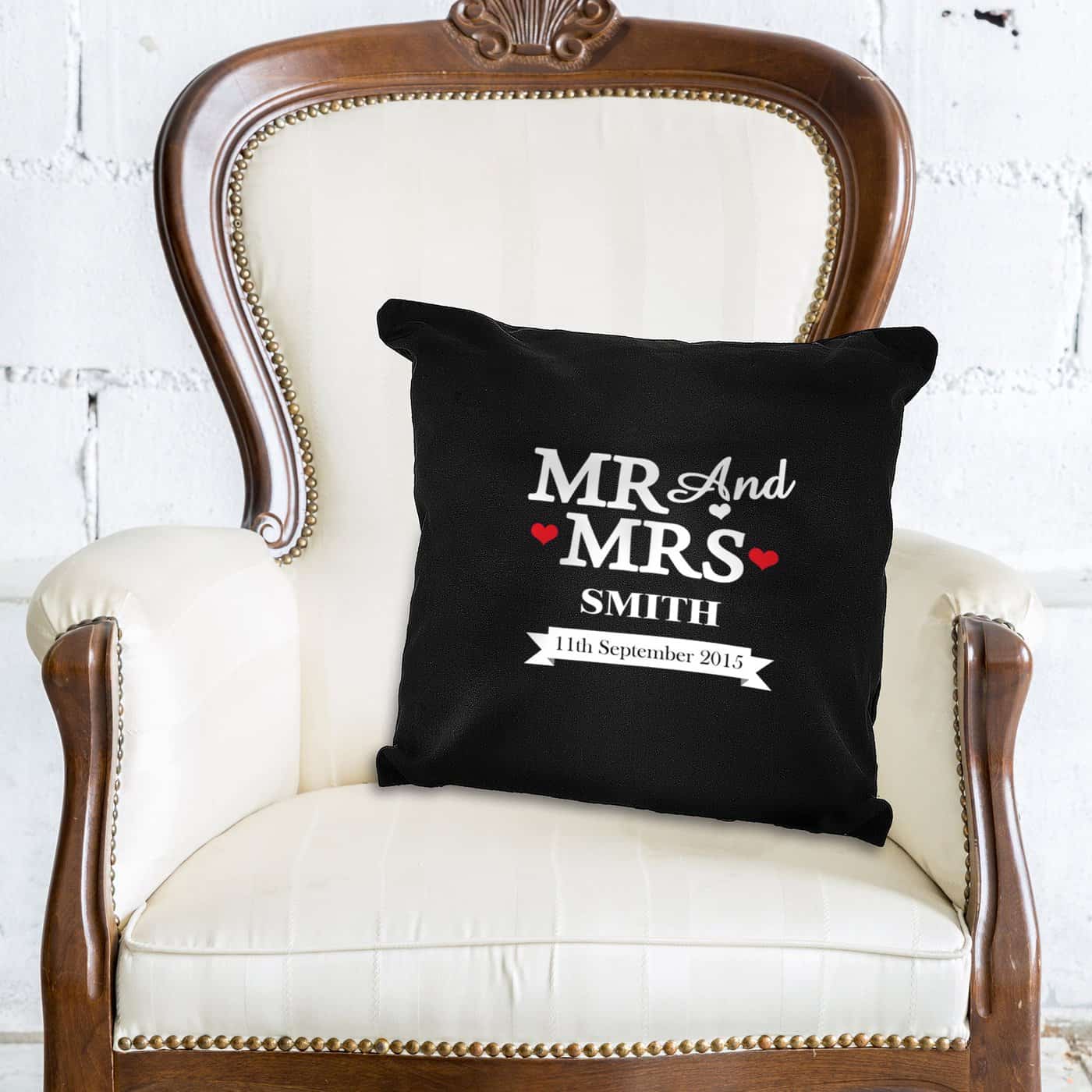 Give Personalised Gifts To Bride And Groom